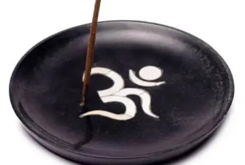 Incense-burner-white-Ohm-black-soapstone-saucer-10.cm