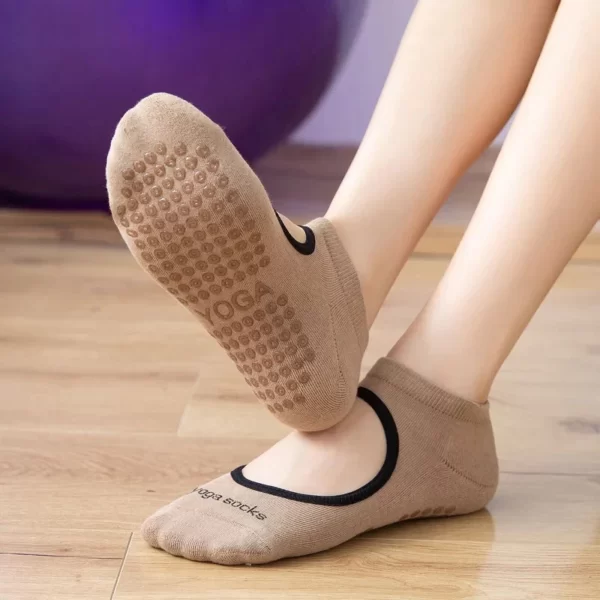 pilates-yoga-socks-brown