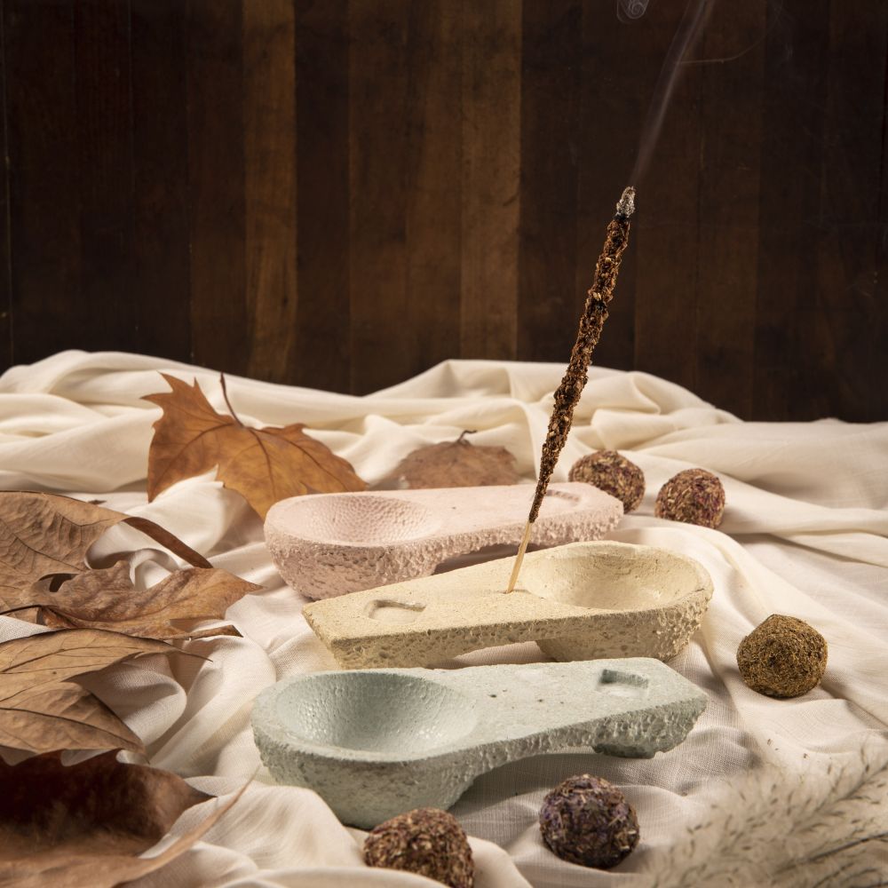 Sagrada-Madre-cement-incense-burner-pastel-cream-16cm