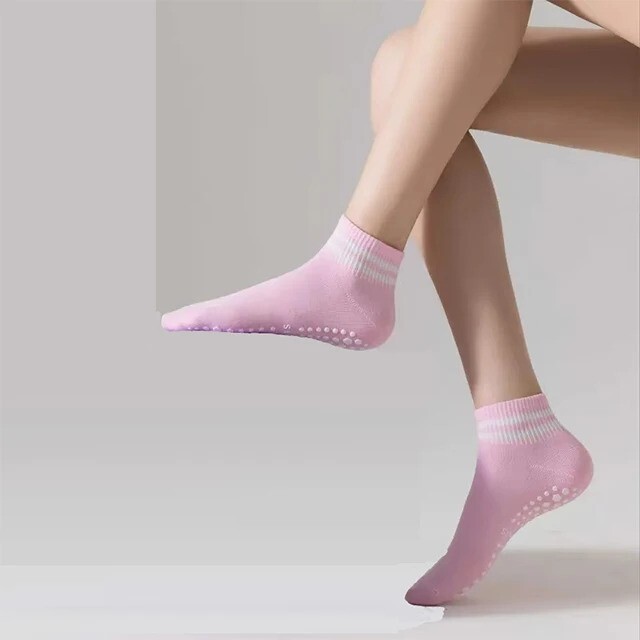 anti-slip-yoga-and-pilates-socks-pink-white