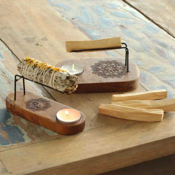 palo-santo-white-Sage-smudge-stick-and-vase
