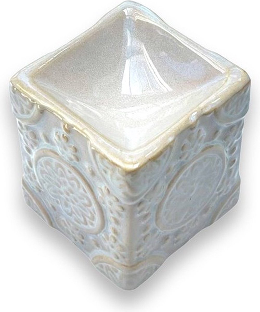 Incense-oil-burner-white-flowers-natural