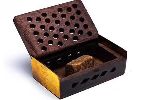 Incense-resin-Vanilla-Amber-in-wooden-box