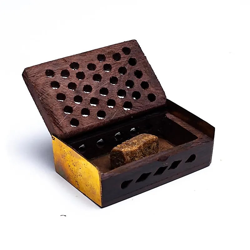 Incense-resin-Vanilla-Amber-in-wooden-box