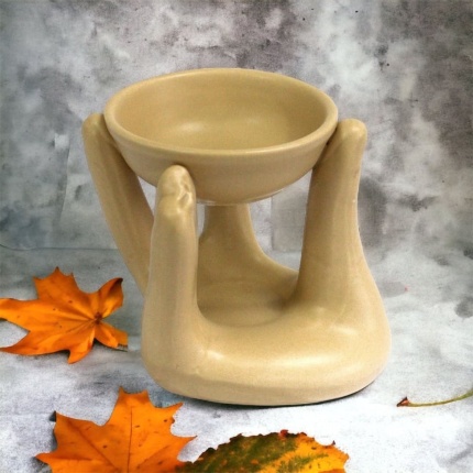 -Κεραμικός-oil-burner-open-hands-beige-ceramic
