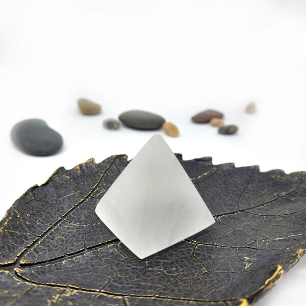 Selenite-Crystal-Pyramid