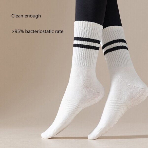 kaltses_gia_yoga_pilates_niyamas-anti-slip-sock-white