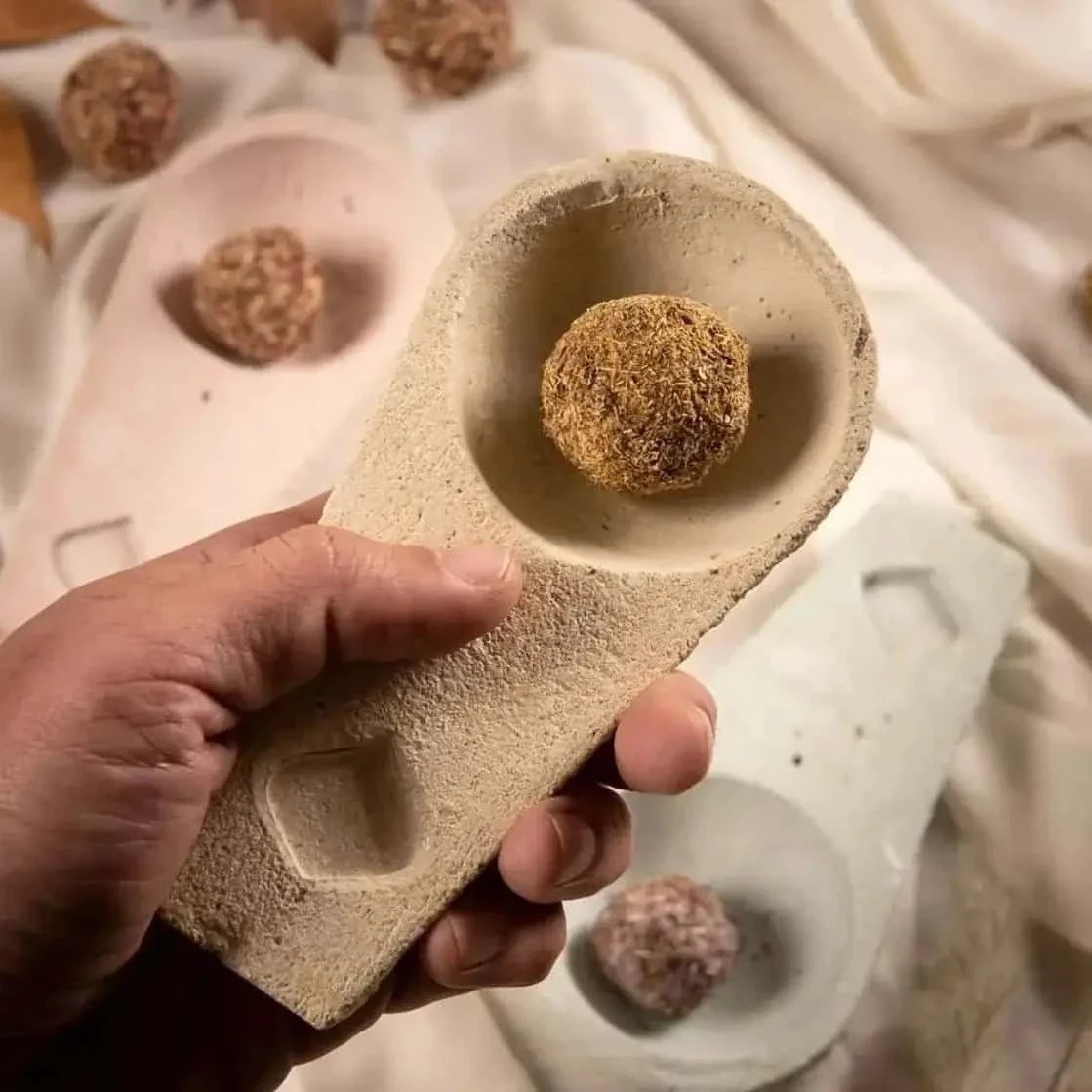 Sagrada-Madre-cement-incense-burner-pastel-312g