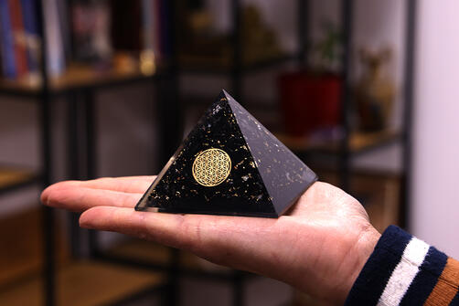 Orgonite-Pyramid-Shungite-Flower-Of-Life-7-cm