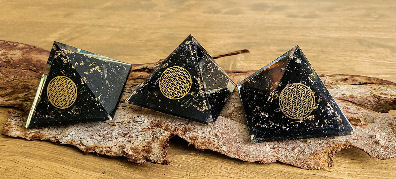 Orgonite-Pyramid-Shungite-Flower-Of-Life-70.mm