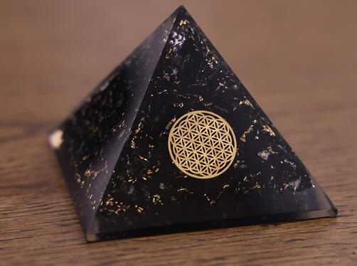 Orgonite-Pyramid-Shungite-Flower-Of-Life-7cm