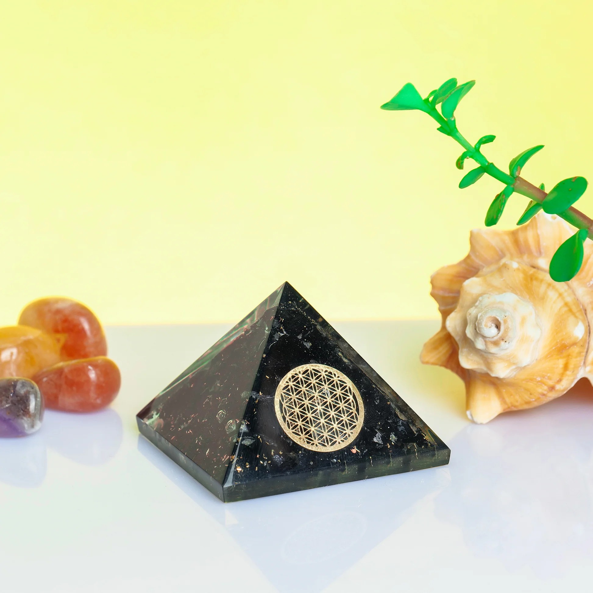 Orgonite-Pyramid-turmaline-Flower-Of-Life-70mm