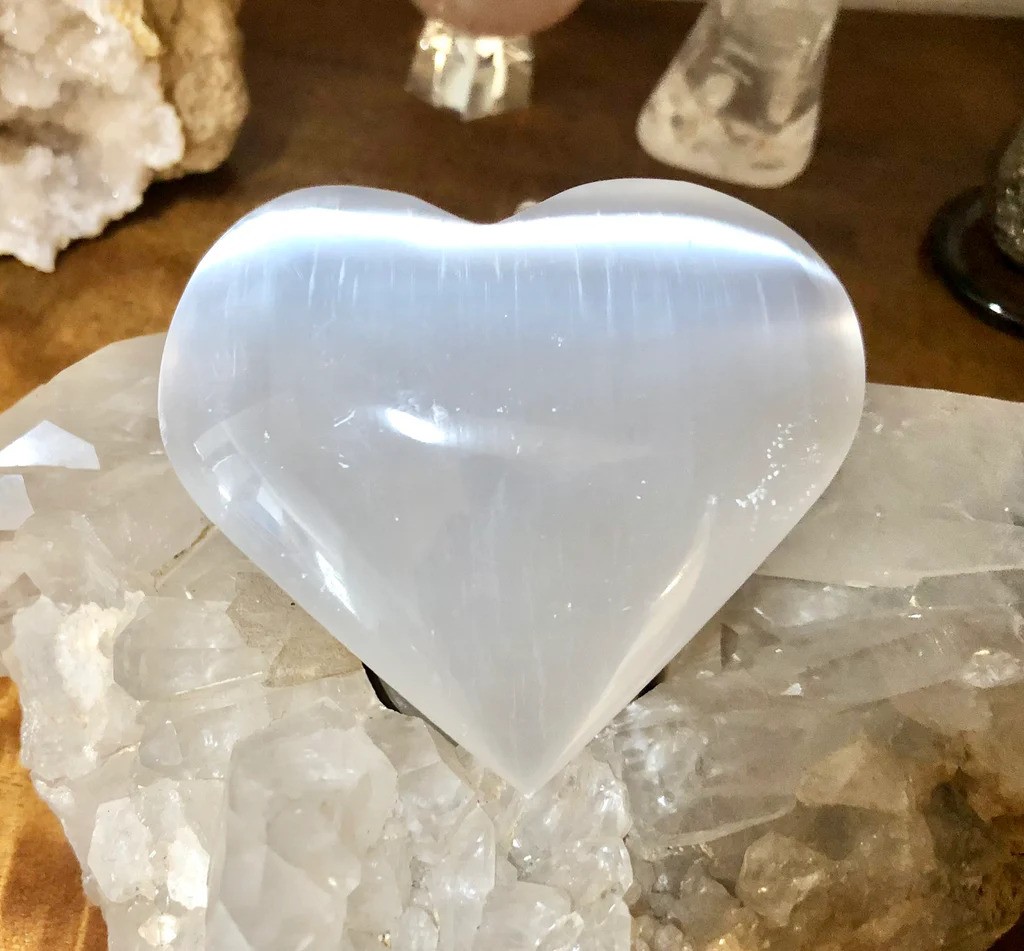 selenite-heart-Magical-White-Gem-stone-6cm